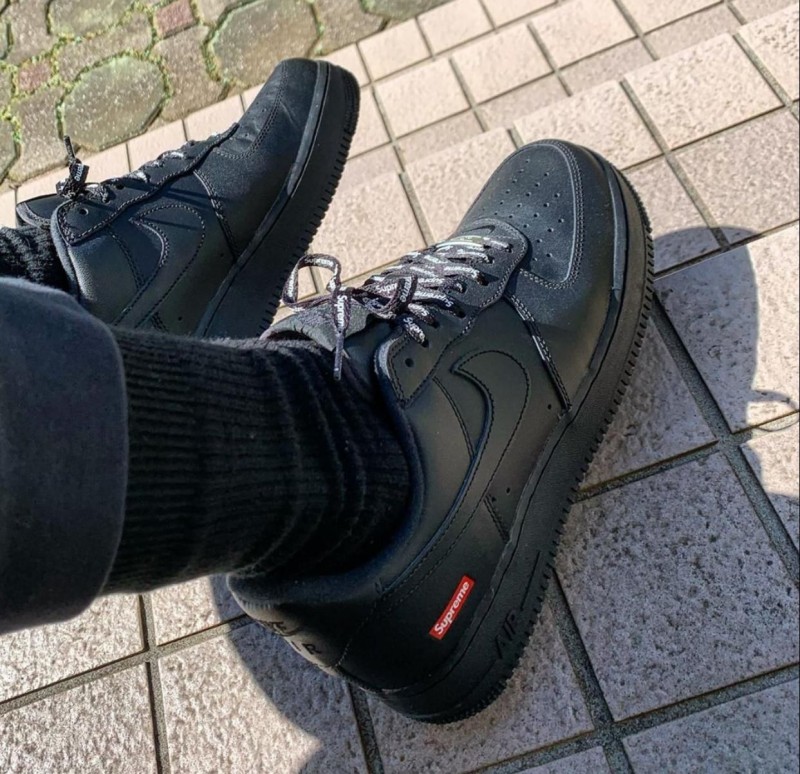 supreme af1 black on feet