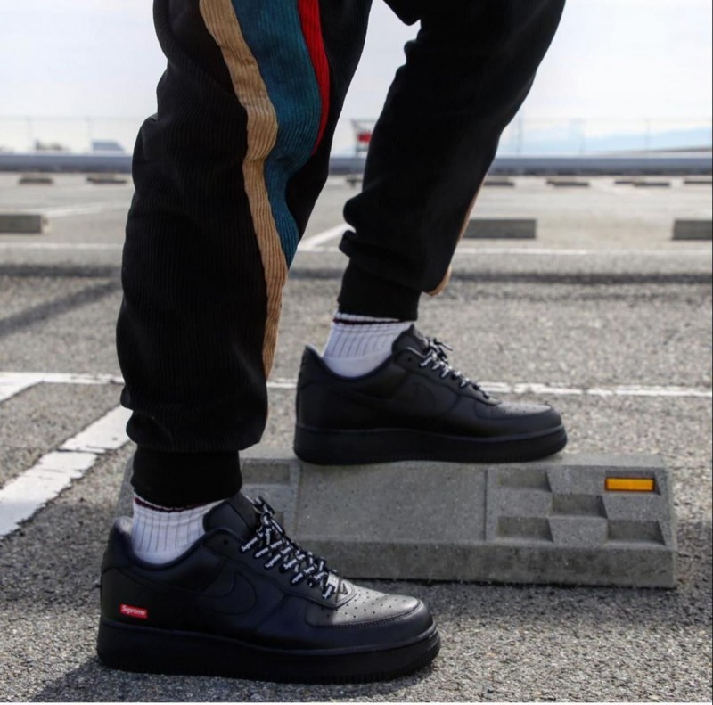 supreme af1 black on feet