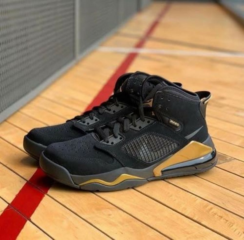 nike air jordan mars 270 black gold