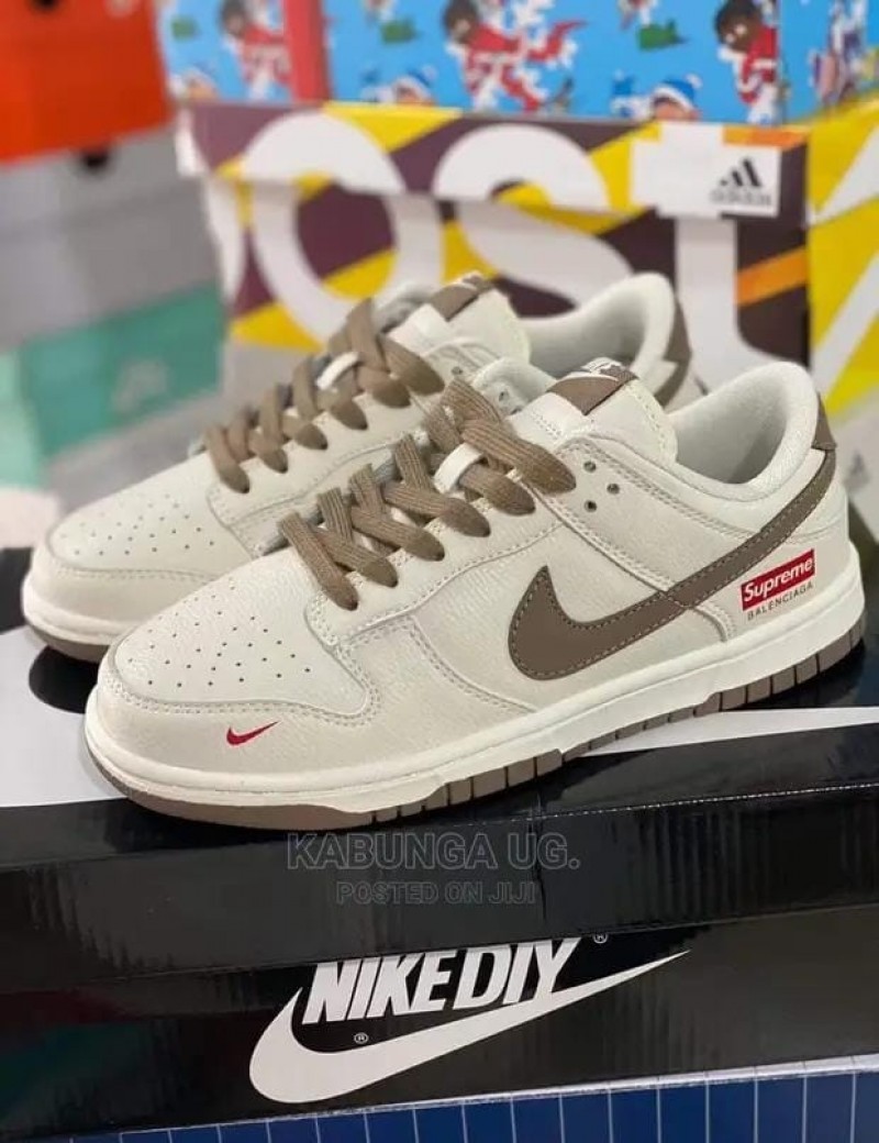 Supreme Nike Dunk Low スニーカー Supreme x Nike SB Dunk Low Rammellzee 2023 FD8778-001 Release Date