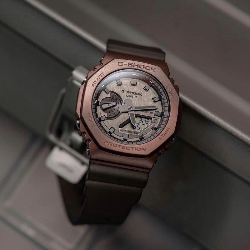 Alternative view of G shoc k watc M-454