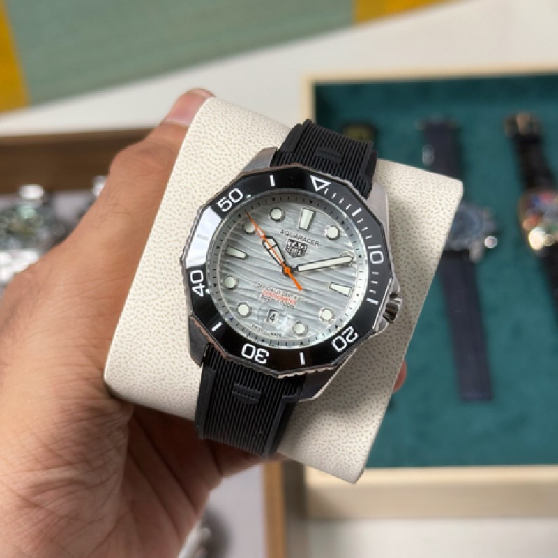 Tag Huer Aqua Racer Professional 200 Date Edition