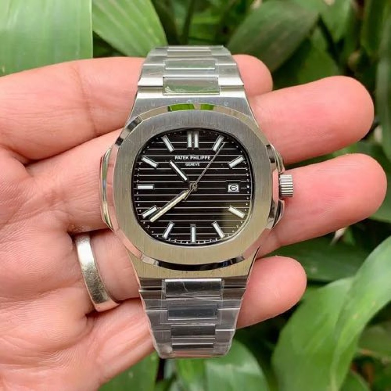 Patek Philipe Nautilus Black Plain Dial