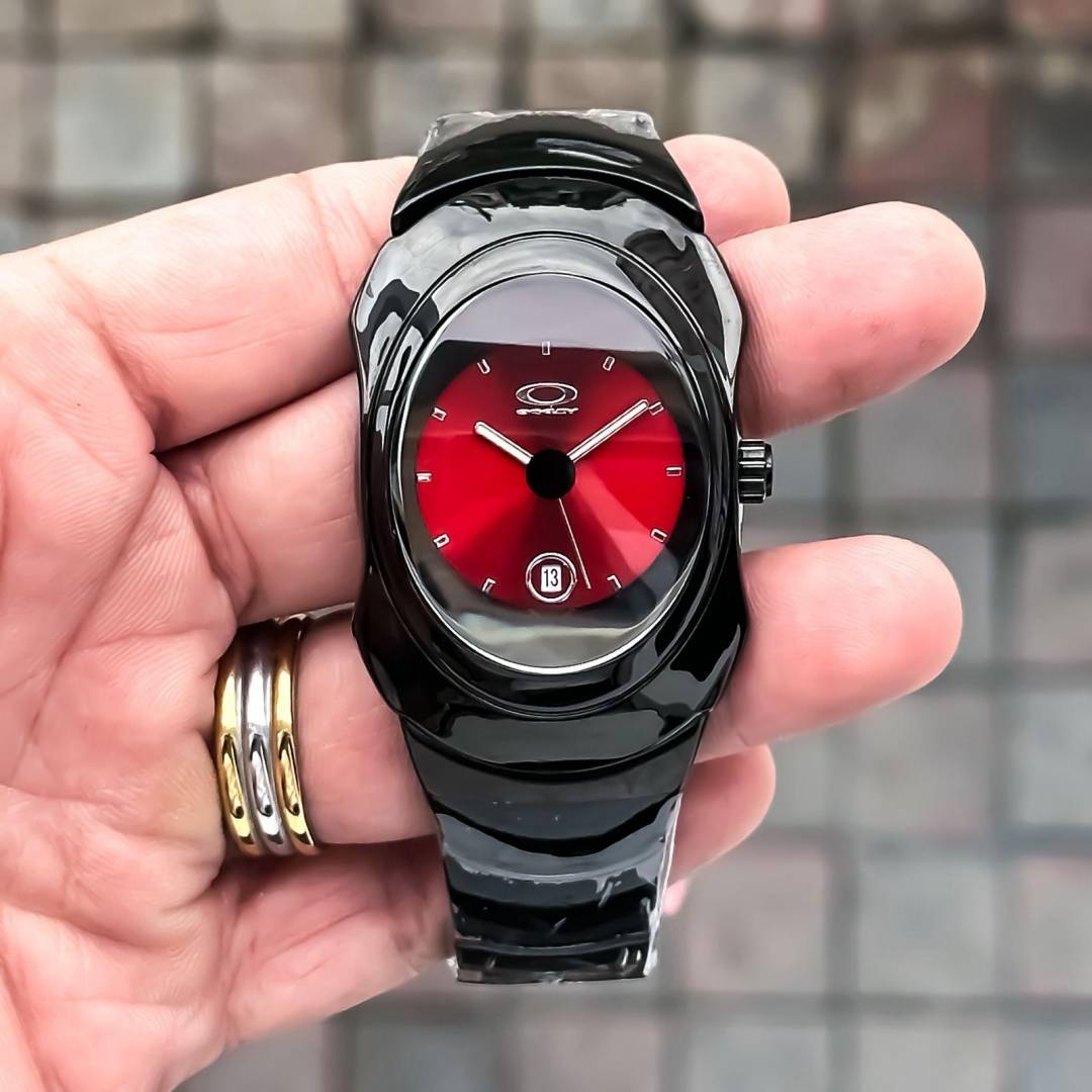 Alternative view of Oaklee y Black Red
