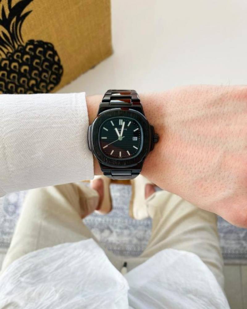 Patek Philipe Nautilus Quartz (Black)
