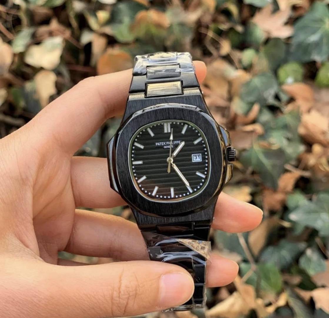 Alternative view of Patek Philipe Nautilus Quartz (Black)