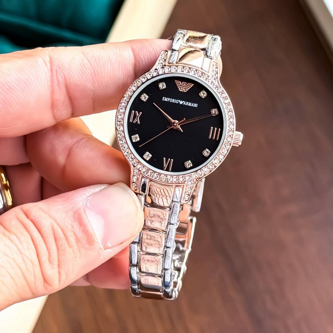 Alternative view of Emporio Arma i for her