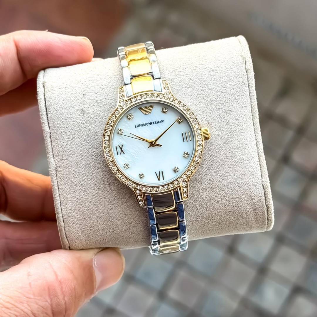 Alternative view of Emporio Arma i for her