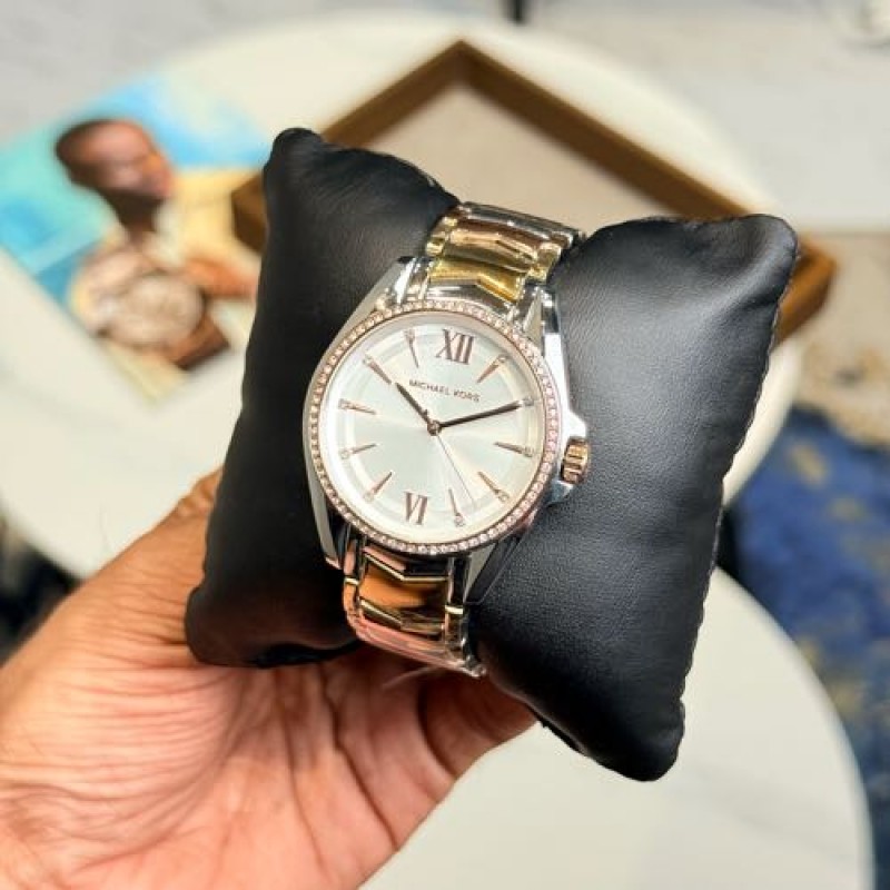Authentic Quality Micheal Kors Analog Watch For Her