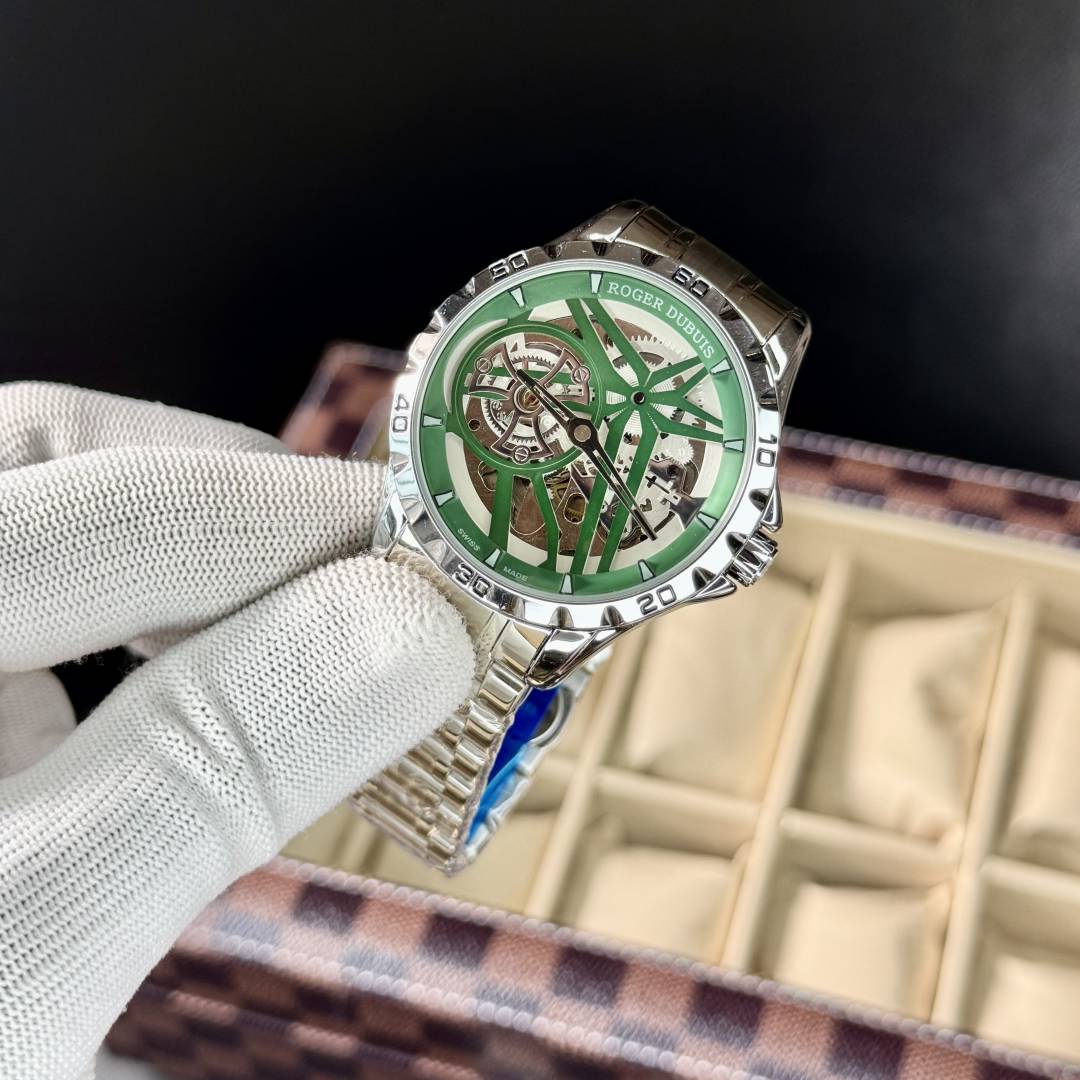 Alternative view of Roger Dubuis Automatic 017