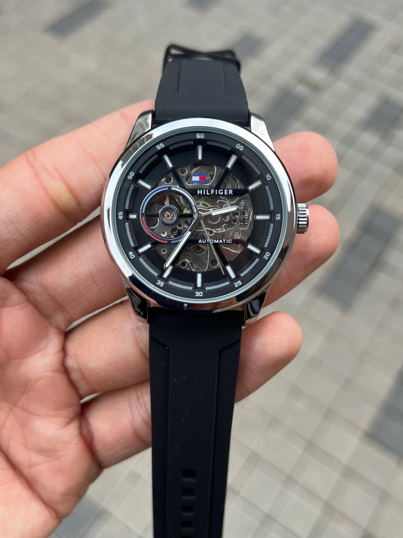 TOMMY HILFIGAR AUTOMATIC WATCH