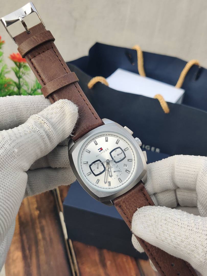 Tommy Hilfigar Chronograph Brown Silver White AT392