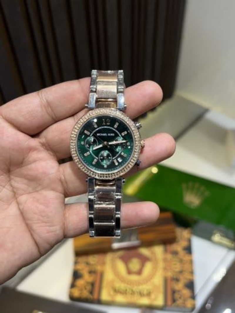 MICHEAL KORS DUAL TONE GREEN DIAL
