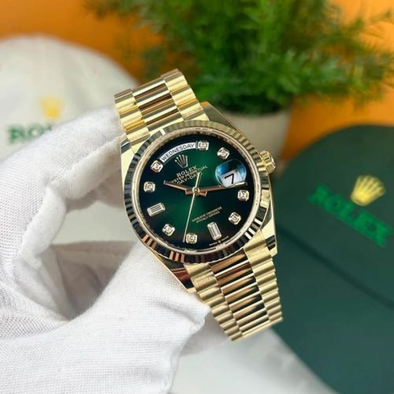 Rollex Oyster Perpetual Day Date Diamond Gold Green 40 Battery