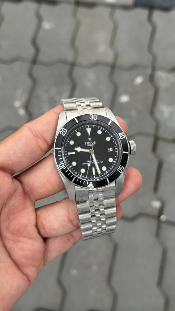 Tudoo r black bay fifty-Eight automatic movement premium stainless steel