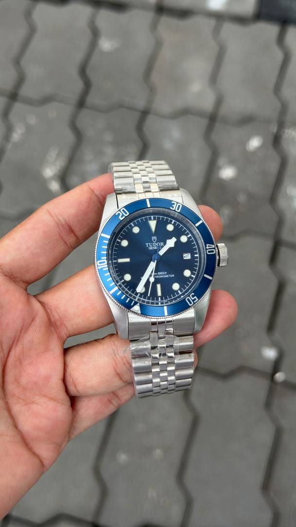 Tudoo r black bay fifty-Eight automatic movement premium stainless steel