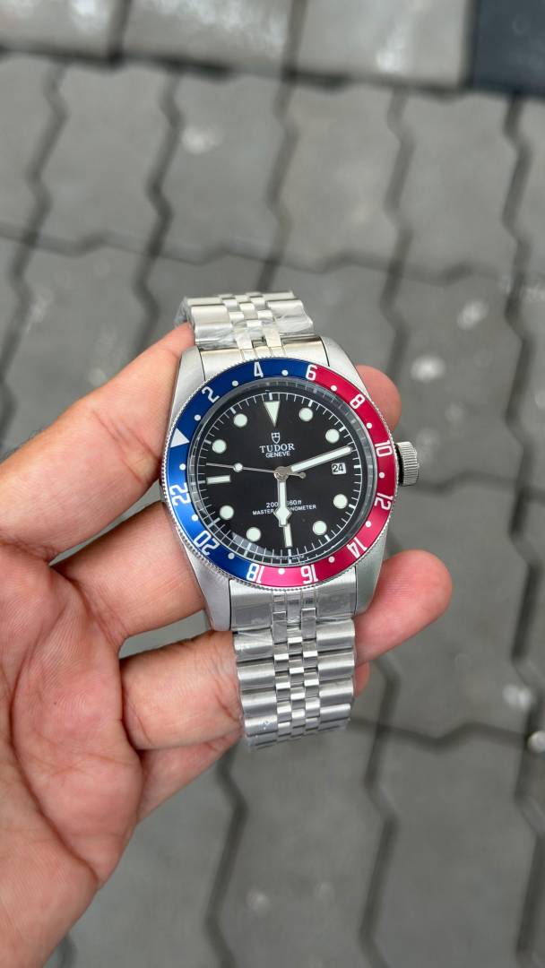 Tudoo r black bay fifty-Eight automatic movement premium stainless steel