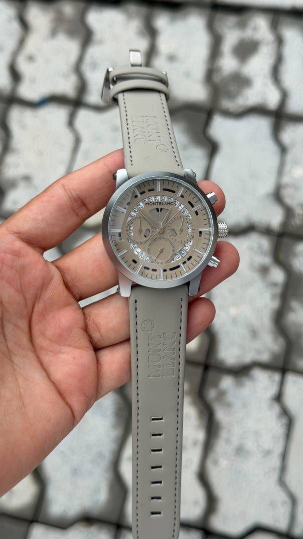 Monn t Blanc    This appears to be a Montblanc M1122  quarz movement chronograph all working premium leather