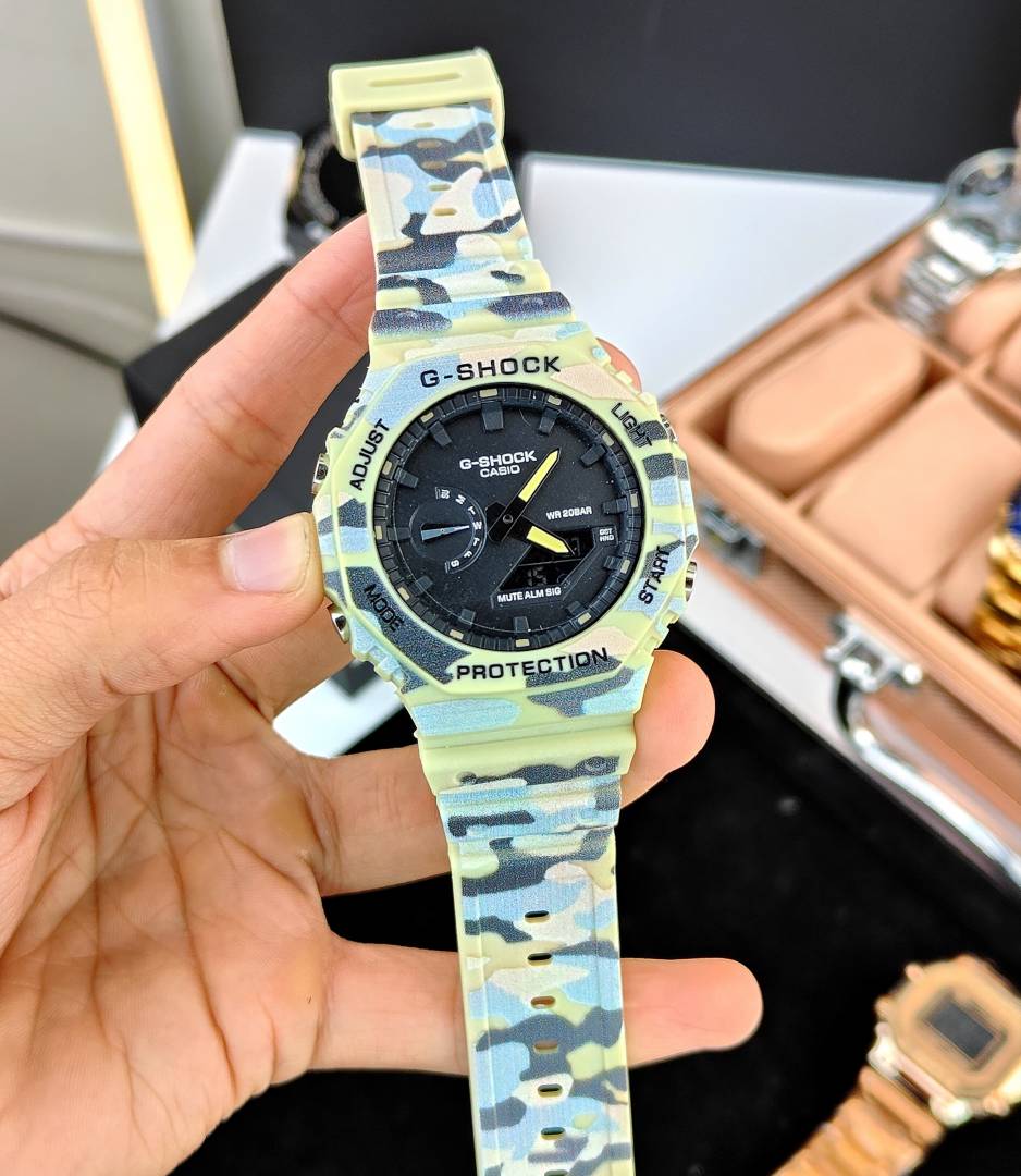 Alternative view of G SHOCK M-724