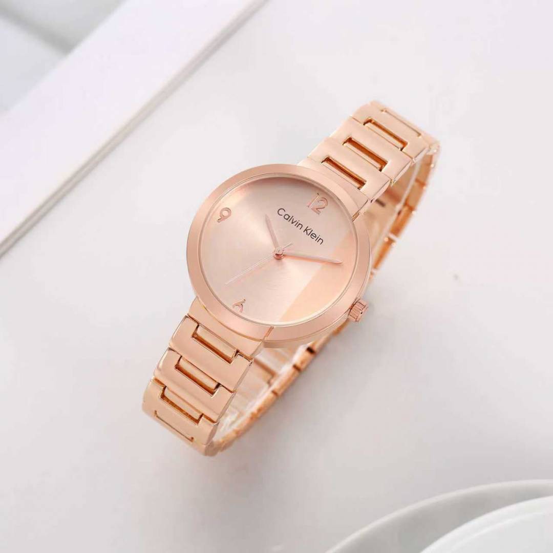 Calvin Kleii n Eccentric Rose Gold