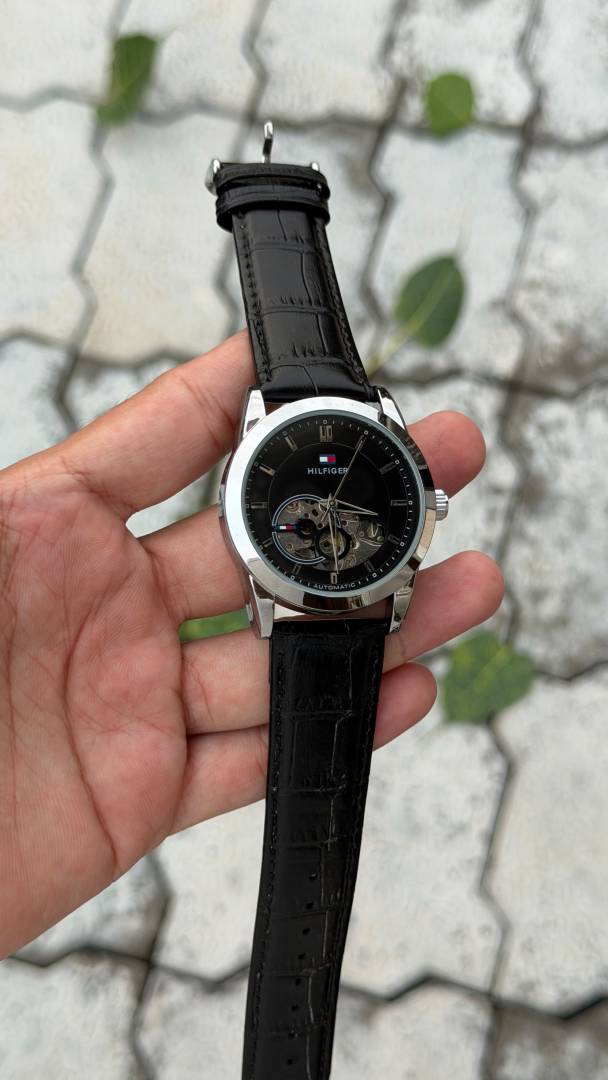 Tommm y Hilfiger baker automatic open  heart