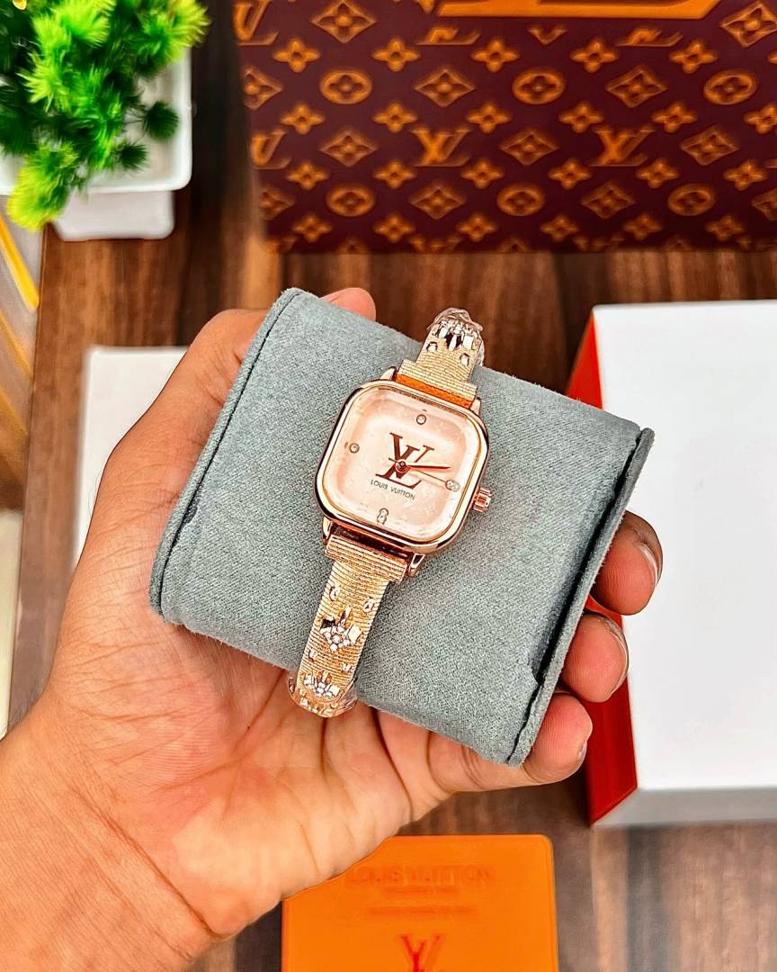 LOUI IS VUITTON WATCH M-549