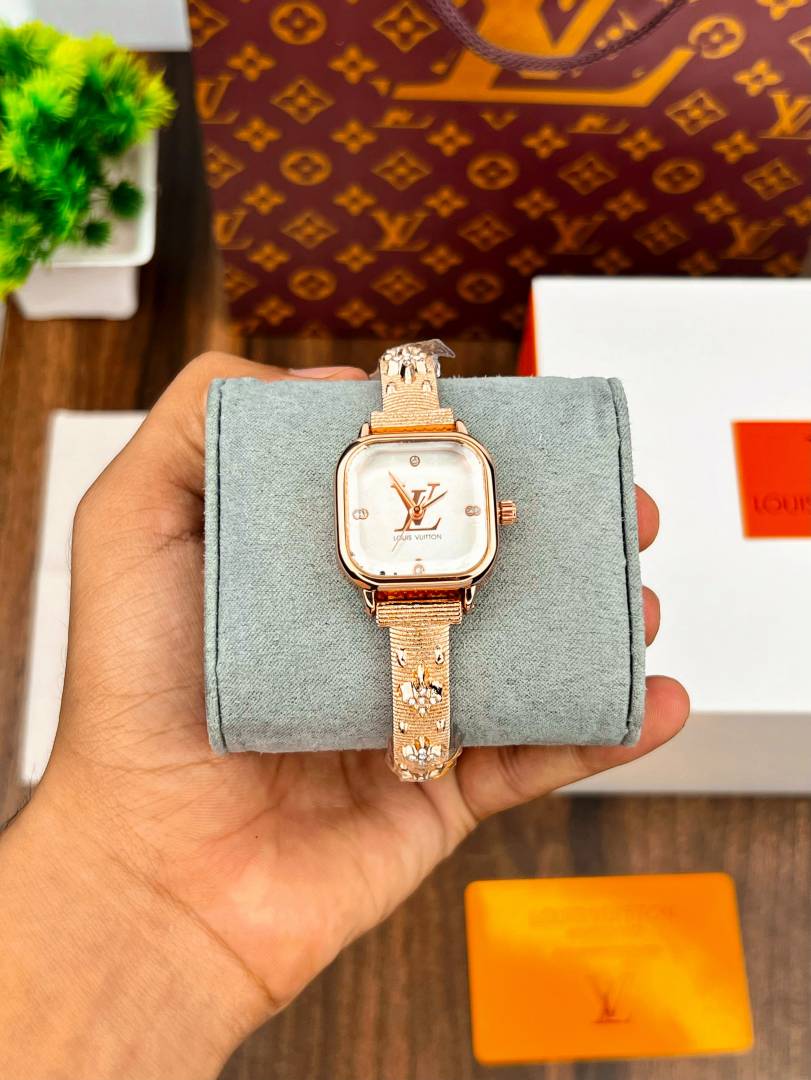 LOUI IS VUITTON WATCH M-560