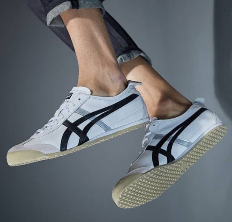 【Onitsuka Tiger】MEXICO 66 WHITE/BLACK Onitsuka Tiger Mexico 66 White Black Pre-order Sizes 4 to