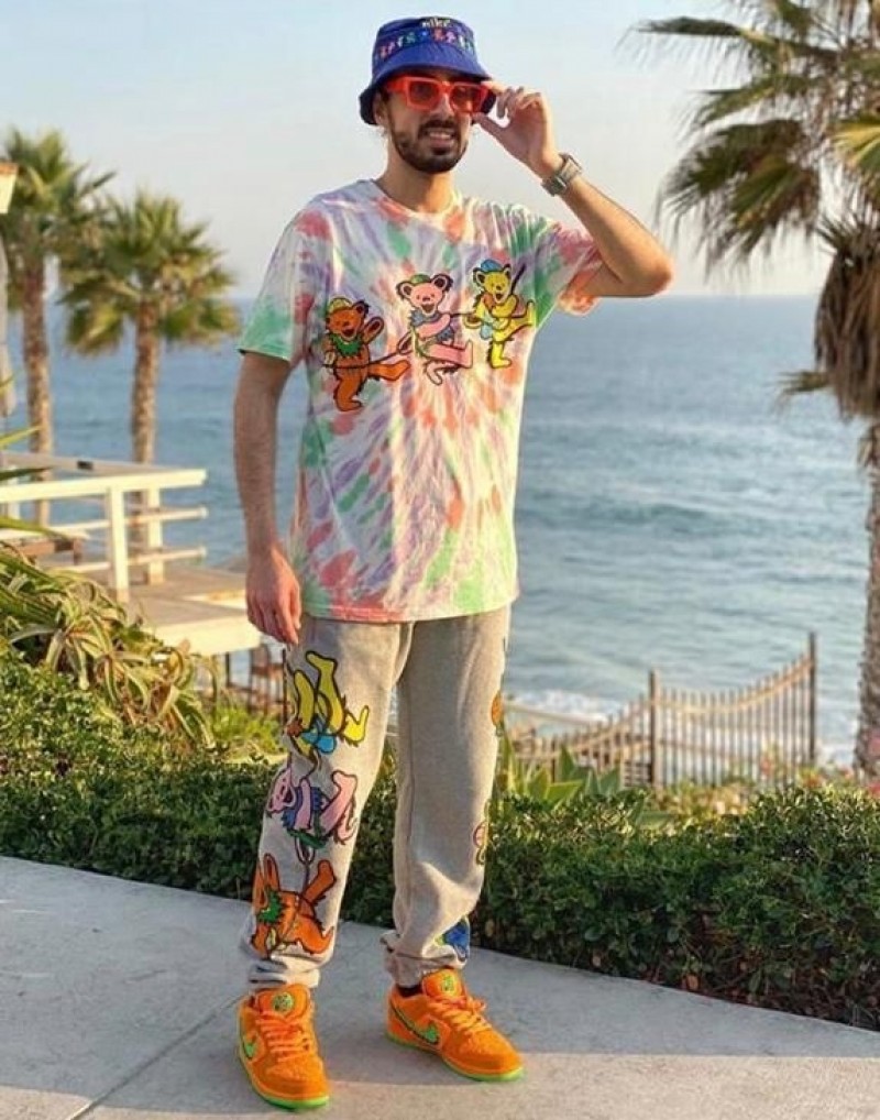 The Fashion Ends