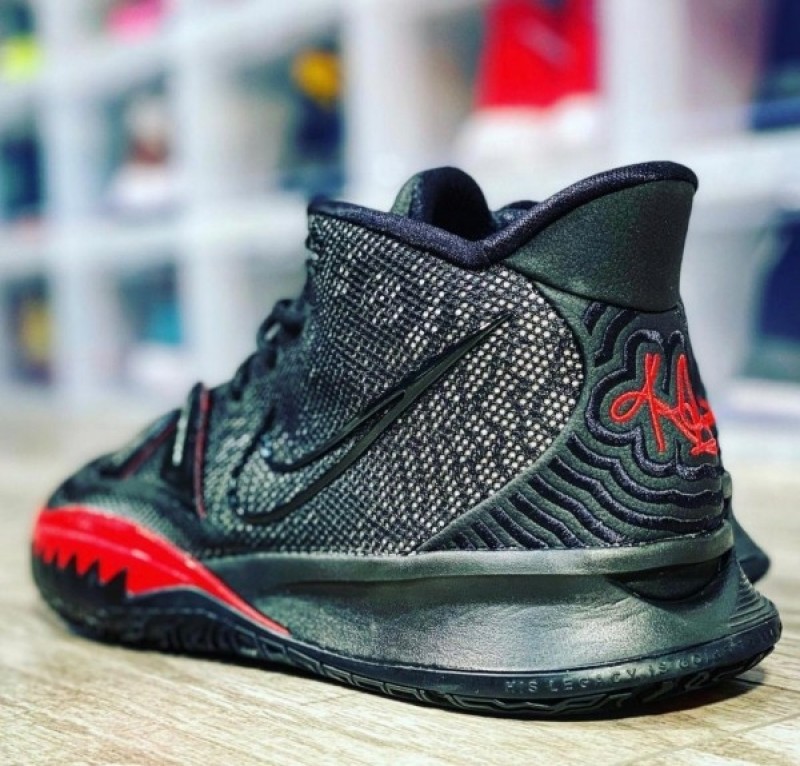 kyrie 7 black red bred