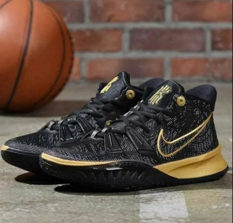 kyrie 7 gold black