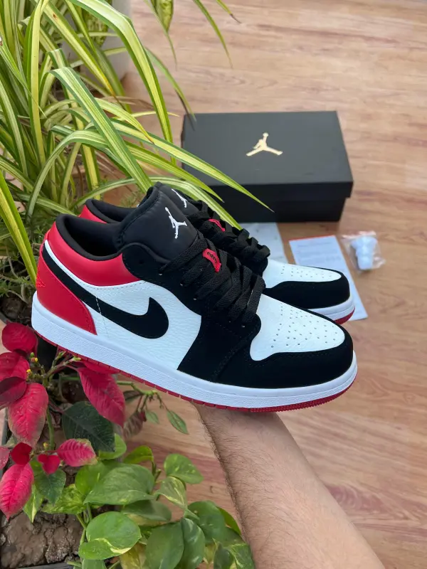 Air Jordan 1 Low SE Black Toe