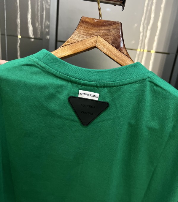 Tシャツ・カットソー BOTTEGA VENETA Men T-shirt Green 754683V39G0 3099 Tシャツ・カットソー BOTTEGA VENETA Men T-shirt Green