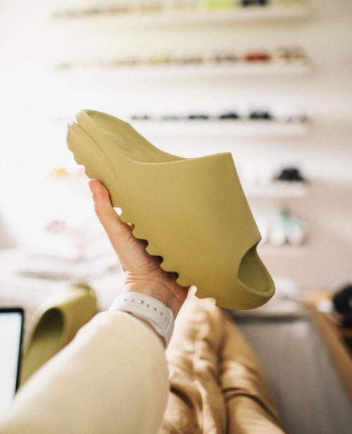yeezy boost slides