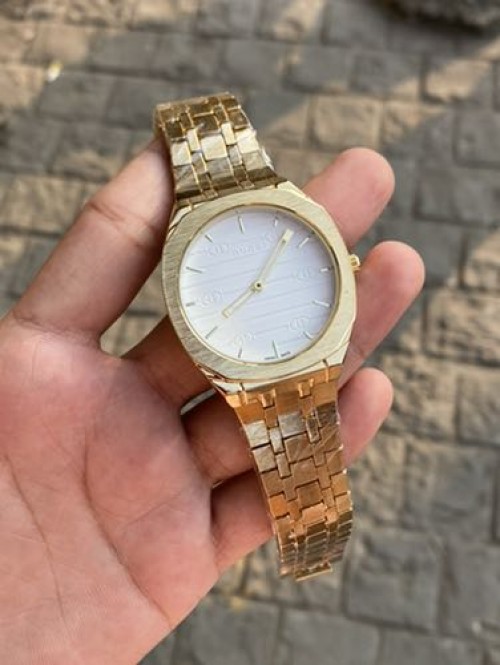 Alternative view of Gucc i 25H