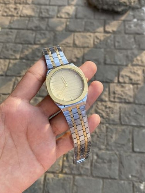 Alternative view of Gucci 25H