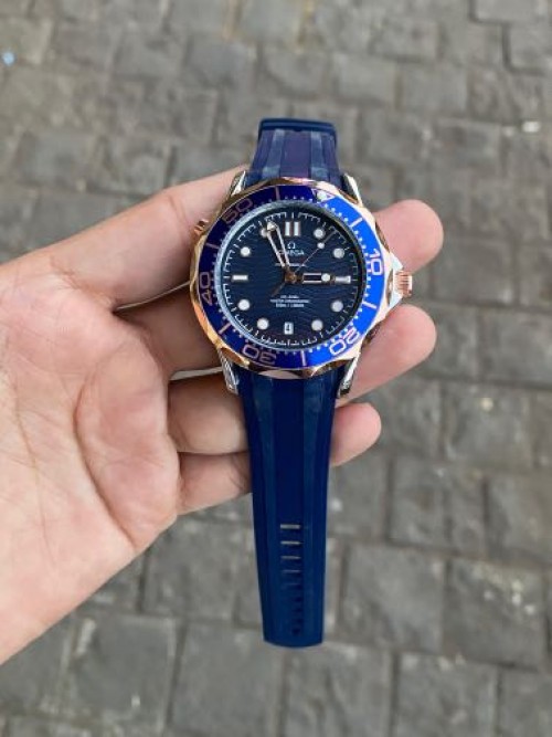 Alternative view of Omeg a Seamaster Automatic