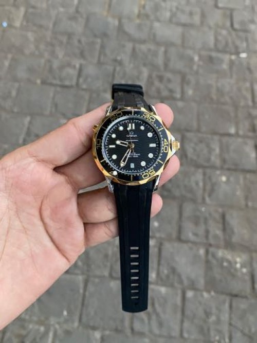 Alternative view of Omeg a Seamaster Automatic