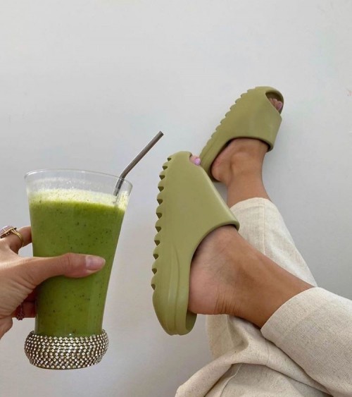 ADIDAS YEZZY SLIDE WID BOX