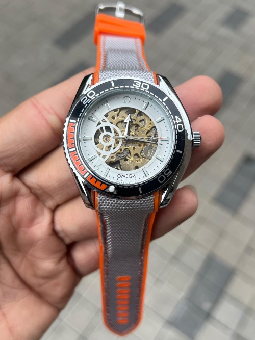 Alternative view of Omeg A Speedmaster Automatic Grey