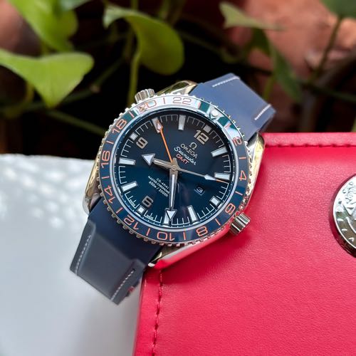 Alternative view of OMEGA PLANET OCEAN GMT A041