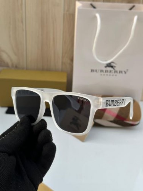 BURBERR_Y SUNGLAS