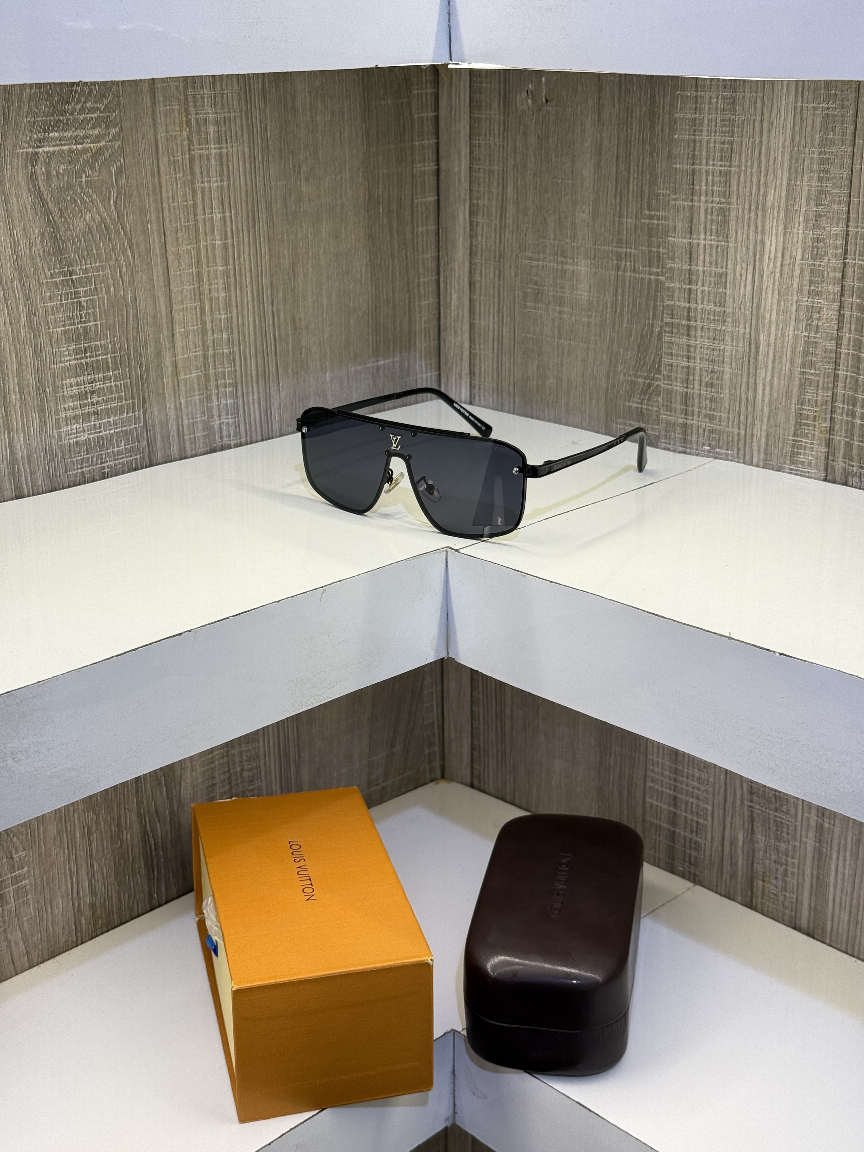 Louis_Vuitton Model 2031 Premium Sunglass