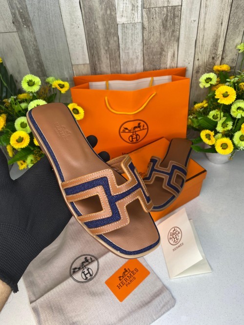 Alternative view of HERMES LADIES WID OG BOX CARD CARRY BAG FIX