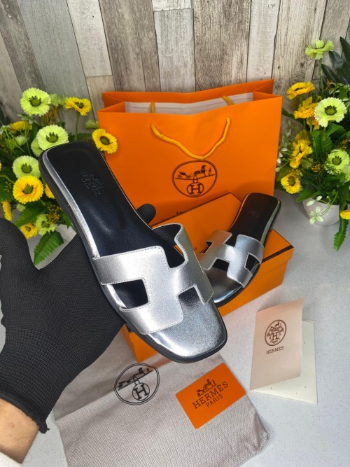 HERMES LADIES WID OG BOX CARD CARRY BAG FIX