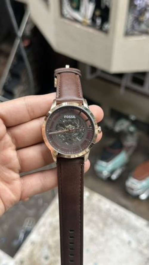 FOSSIL AUTO