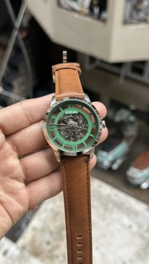 FOSSIL AUTO
