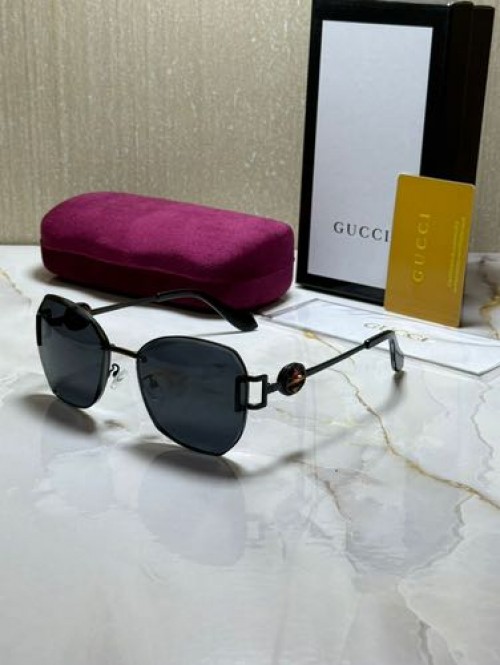 30 0 GUCCI LADIES SUNGLAS