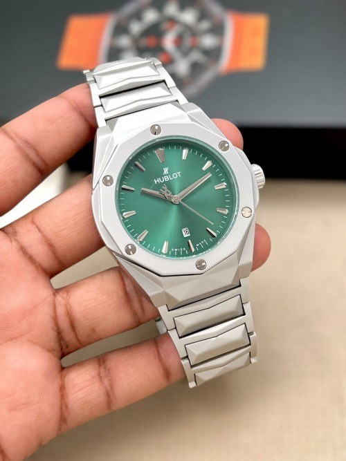 Alternative view of Hublo T Big Bang Classic