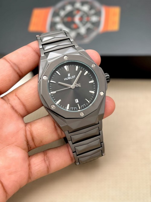 Alternative view of Hublo T Big Bang Classic